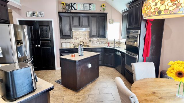 1320 Bold Forbes Drive, Grand Prairie, TX 75052