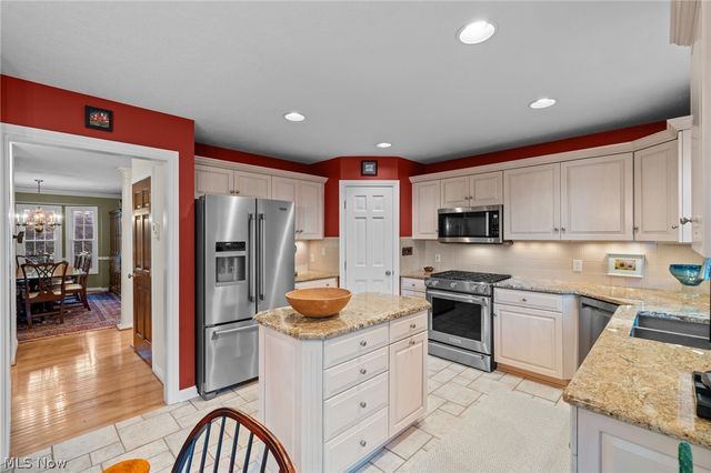 5318 New Haven Court, Sheffield Village, OH 44054