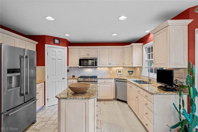 5318 New Haven Court, Sheffield Village, OH 44054