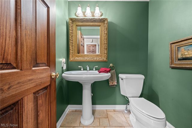 5318 New Haven Court, Sheffield Village, OH 44054