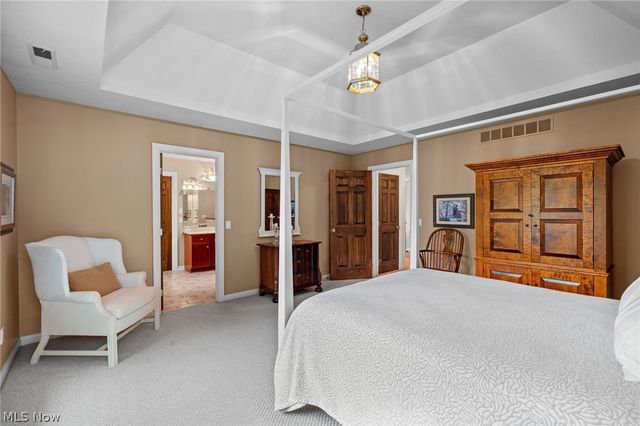 5318 New Haven Court, Sheffield Village, OH 44054