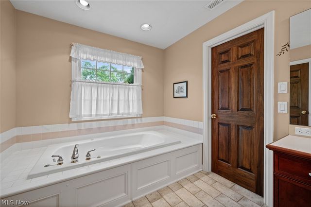 5318 New Haven Court, Sheffield Village, OH 44054