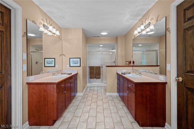 5318 New Haven Court, Sheffield Village, OH 44054
