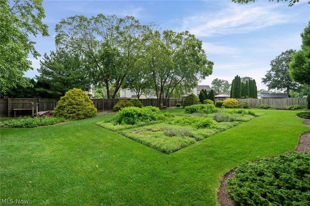 5318 New Haven Court, Sheffield Village, OH 44054