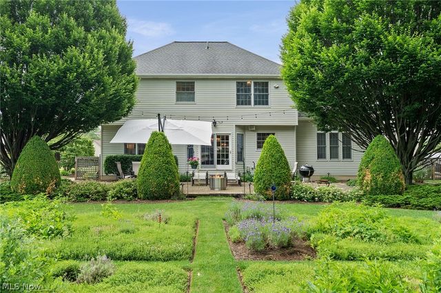 5318 New Haven Court, Sheffield Village, OH 44054