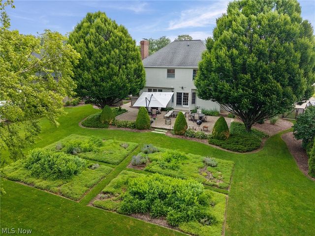 5318 New Haven Court, Sheffield Village, OH 44054