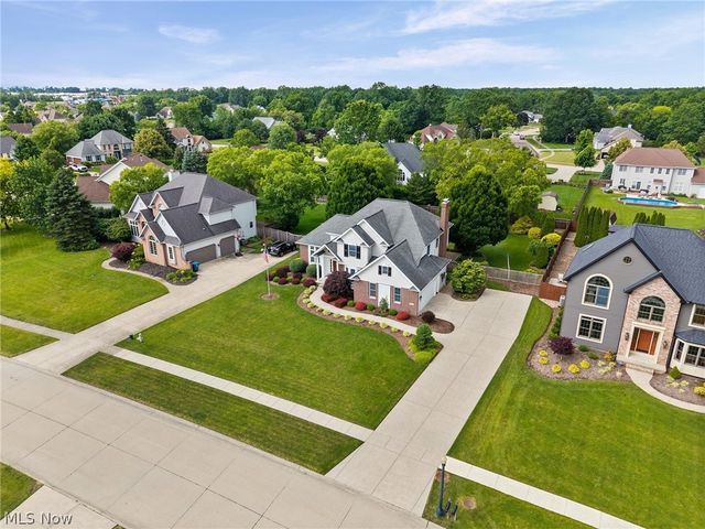 5318 New Haven Court, Sheffield Village, OH 44054