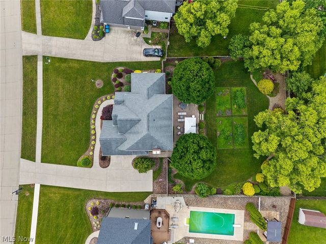 5318 New Haven Court, Sheffield Village, OH 44054