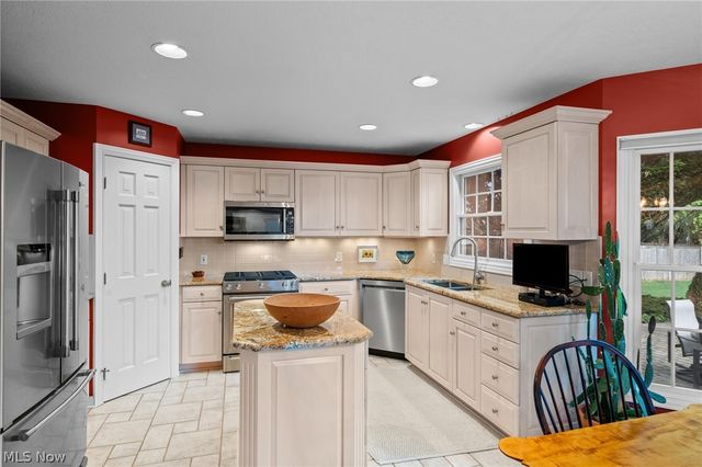 5318 New Haven Court, Sheffield Village, OH 44054