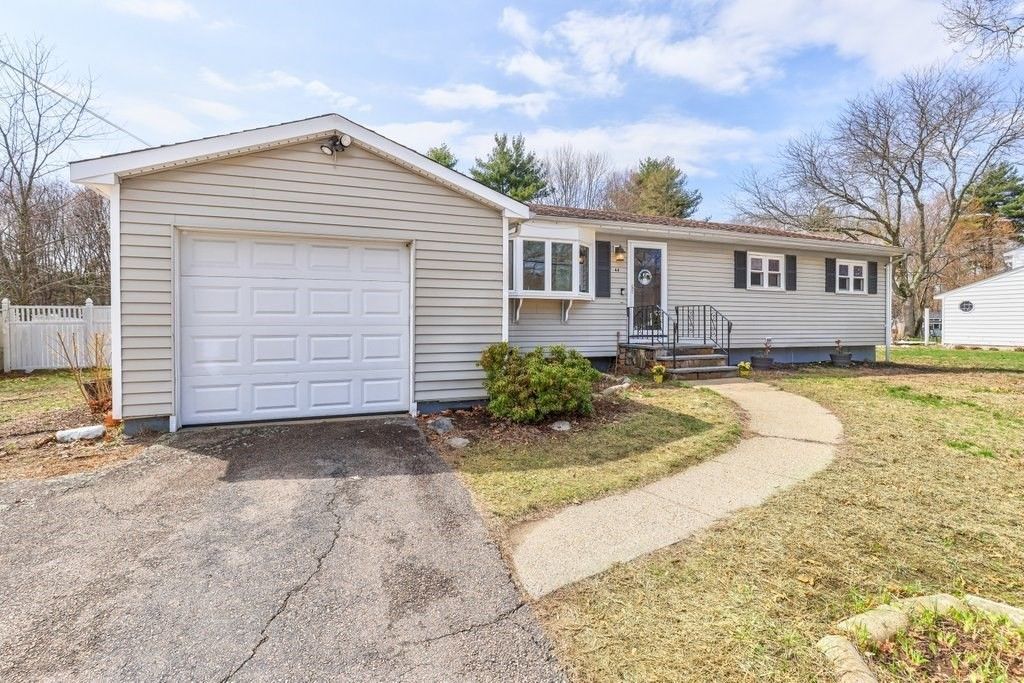 44 Temi Rd, Holliston, MA 01746