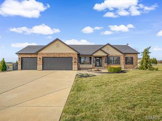 4119 Summer Oak Drive, Smithton, IL 62285