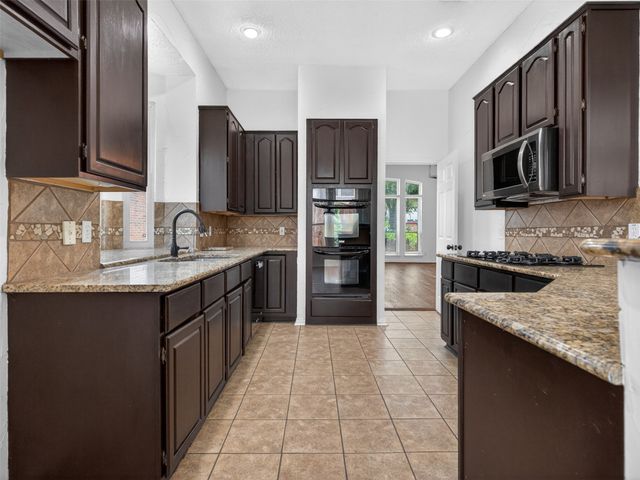 1728 Forest Glen Drive, Flower Mound, TX 75028