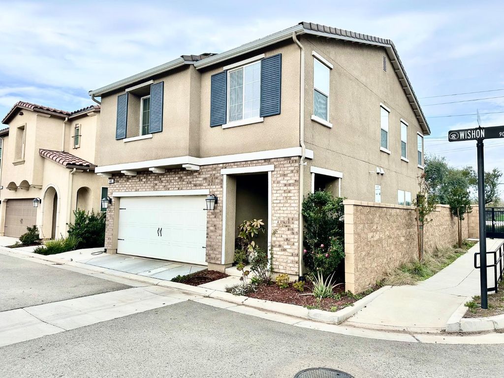 Image 1 of property listing at 905 Wishon Avenue W, Madera, CA 93636