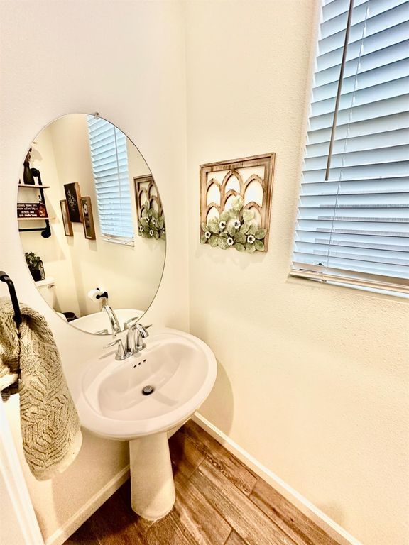 Image 15 of property listing at 905 Wishon Avenue W, Madera, CA 93636