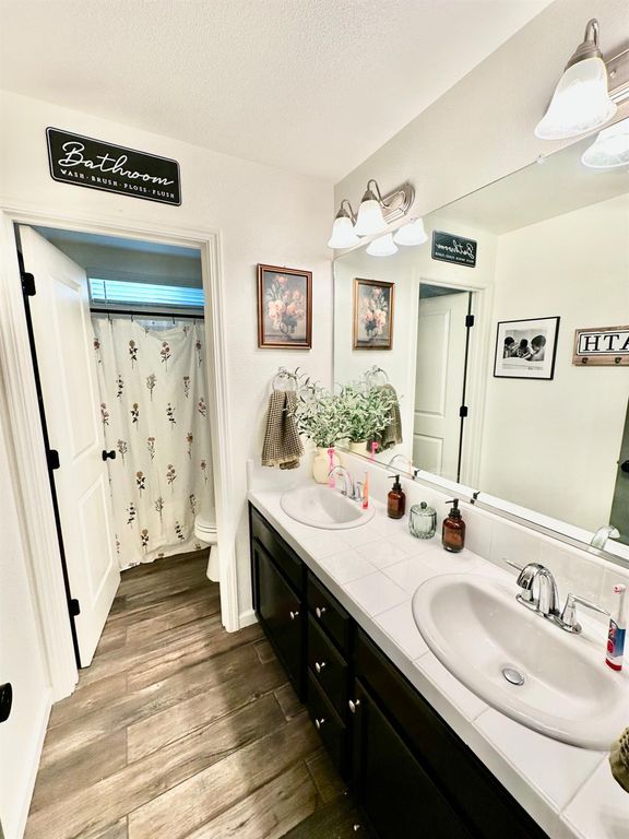 Image 26 of property listing at 905 Wishon Avenue W, Madera, CA 93636