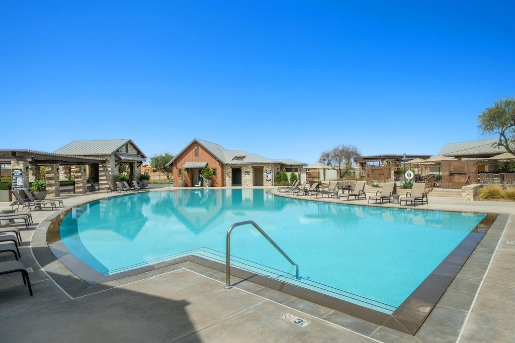 Image 33 of property listing at 905 Wishon Avenue W, Madera, CA 93636