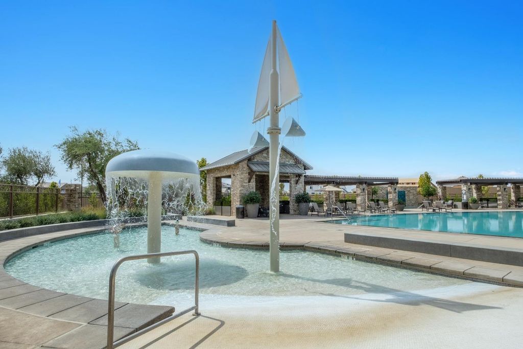 Image 34 of property listing at 905 Wishon Avenue W, Madera, CA 93636
