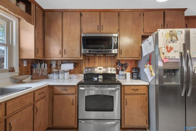 404 Cedar Street NW, Hartselle, AL 35640