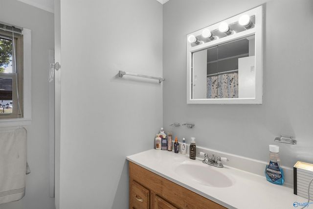404 Cedar Street NW, Hartselle, AL 35640