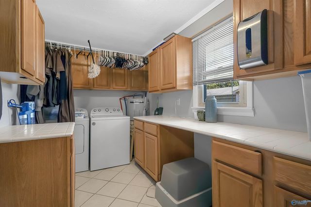 404 Cedar Street NW, Hartselle, AL 35640