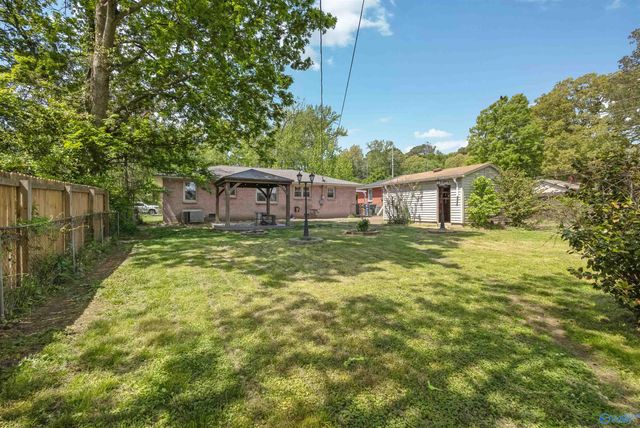 404 Cedar Street NW, Hartselle, AL 35640