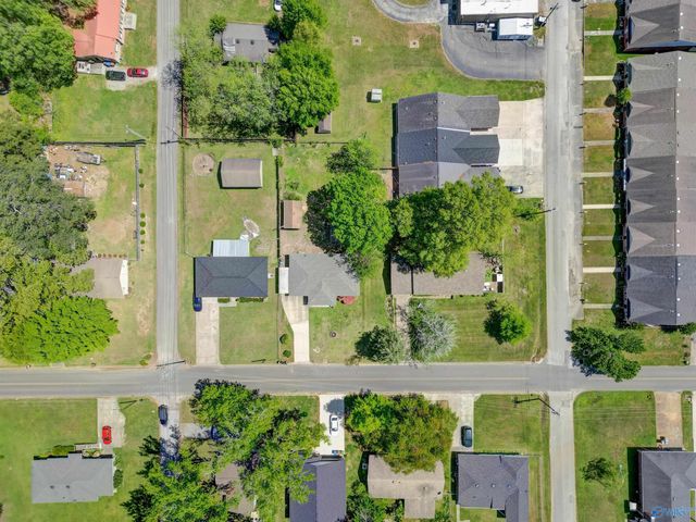 404 Cedar Street NW, Hartselle, AL 35640