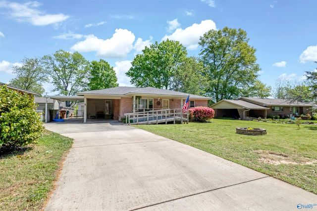 404 Cedar Street NW, Hartselle, AL 35640