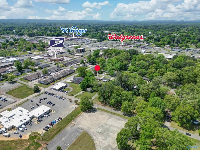 404 Cedar Street NW, Hartselle, AL 35640
