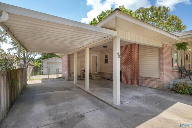 404 Cedar Street NW, Hartselle, AL 35640