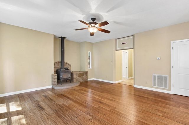 6835 Diamond Dr, Pollock Pines, CA 95726