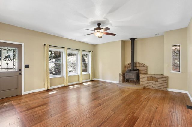 6835 Diamond Dr, Pollock Pines, CA 95726