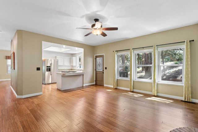 6835 Diamond Dr, Pollock Pines, CA 95726