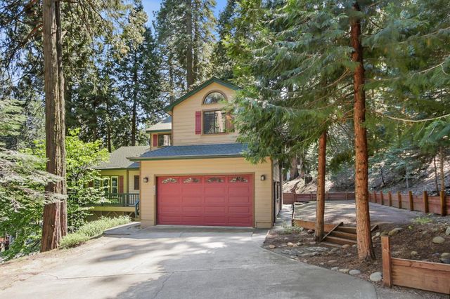6835 Diamond Dr, Pollock Pines, CA 95726