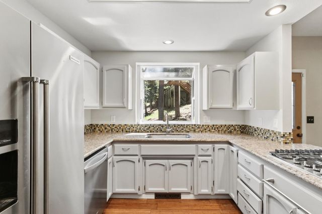 6835 Diamond Dr, Pollock Pines, CA 95726