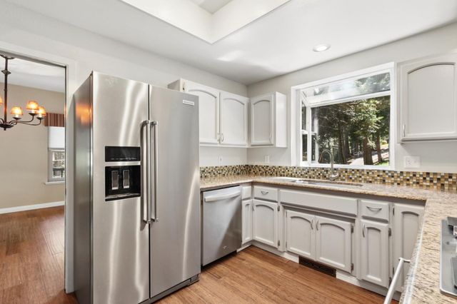 6835 Diamond Dr, Pollock Pines, CA 95726
