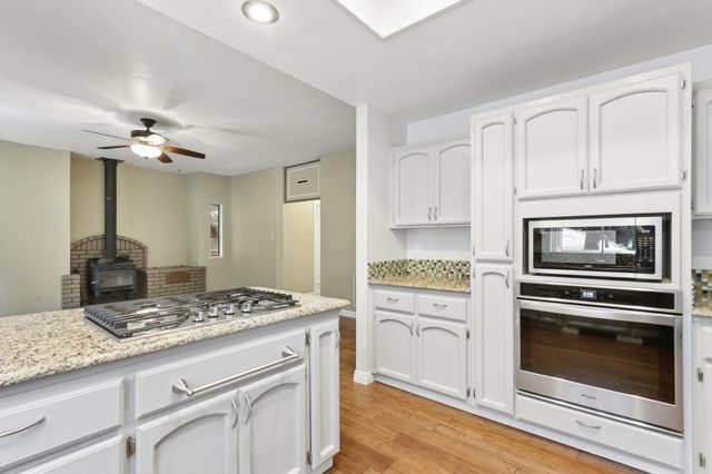 6835 Diamond Dr, Pollock Pines, CA 95726