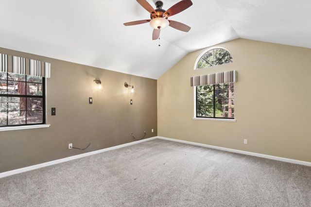 6835 Diamond Dr, Pollock Pines, CA 95726