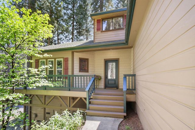 6835 Diamond Dr, Pollock Pines, CA 95726