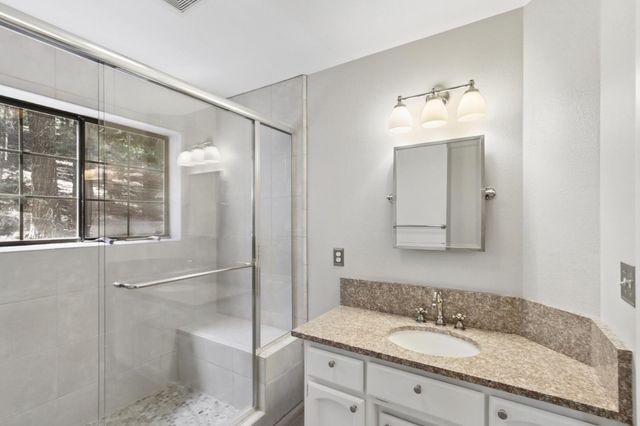 6835 Diamond Dr, Pollock Pines, CA 95726