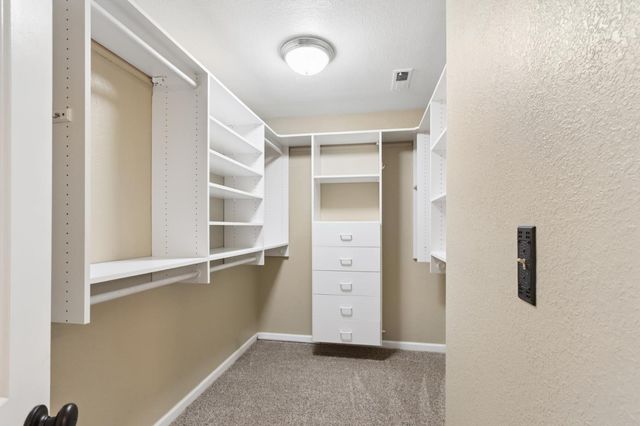 6835 Diamond Dr, Pollock Pines, CA 95726