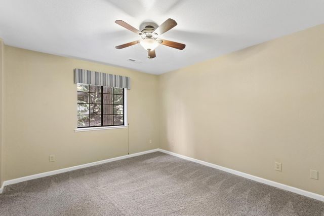 6835 Diamond Dr, Pollock Pines, CA 95726