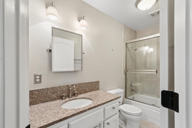 6835 Diamond Dr, Pollock Pines, CA 95726