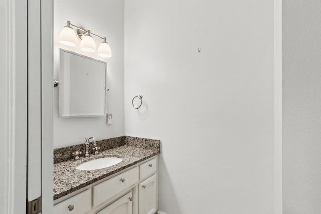 6835 Diamond Dr, Pollock Pines, CA 95726