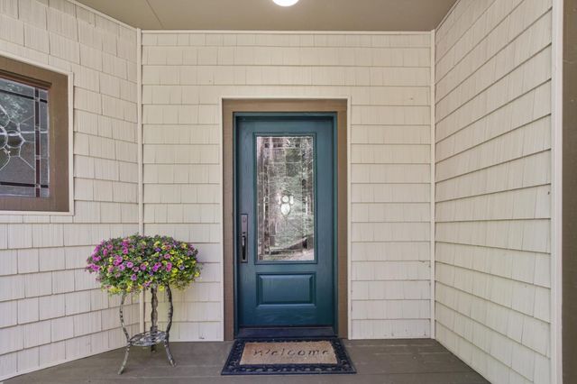 6835 Diamond Dr, Pollock Pines, CA 95726