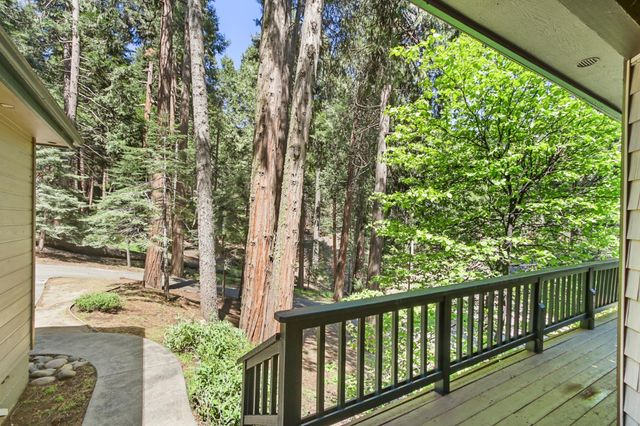 6835 Diamond Dr, Pollock Pines, CA 95726