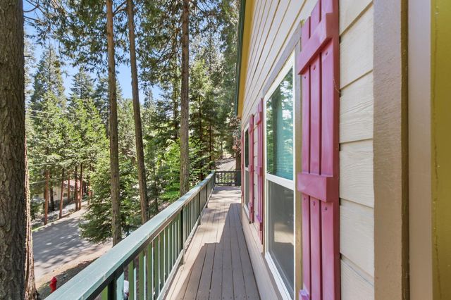 6835 Diamond Dr, Pollock Pines, CA 95726
