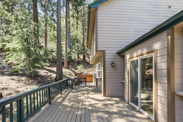 6835 Diamond Dr, Pollock Pines, CA 95726