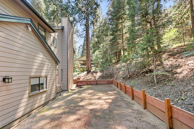 6835 Diamond Dr, Pollock Pines, CA 95726