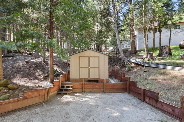 6835 Diamond Dr, Pollock Pines, CA 95726
