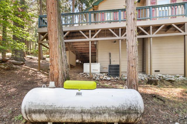 6835 Diamond Dr, Pollock Pines, CA 95726
